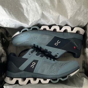 NIB Cloudace running sneaker, color/: wash|navy, women’s 6.5